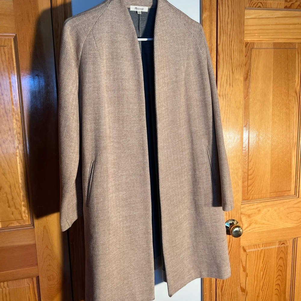 Elegant Tan Coat. (Rare find!)